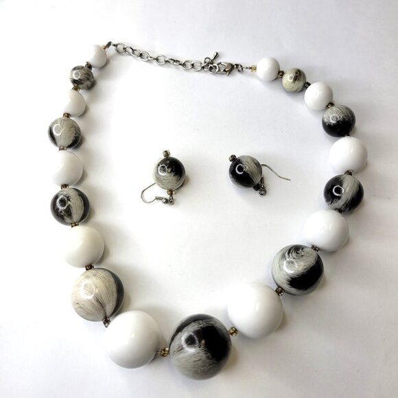 Black and White Large Ball Beads Collar Bib Necklace With Earrings - Picture 7 of 10